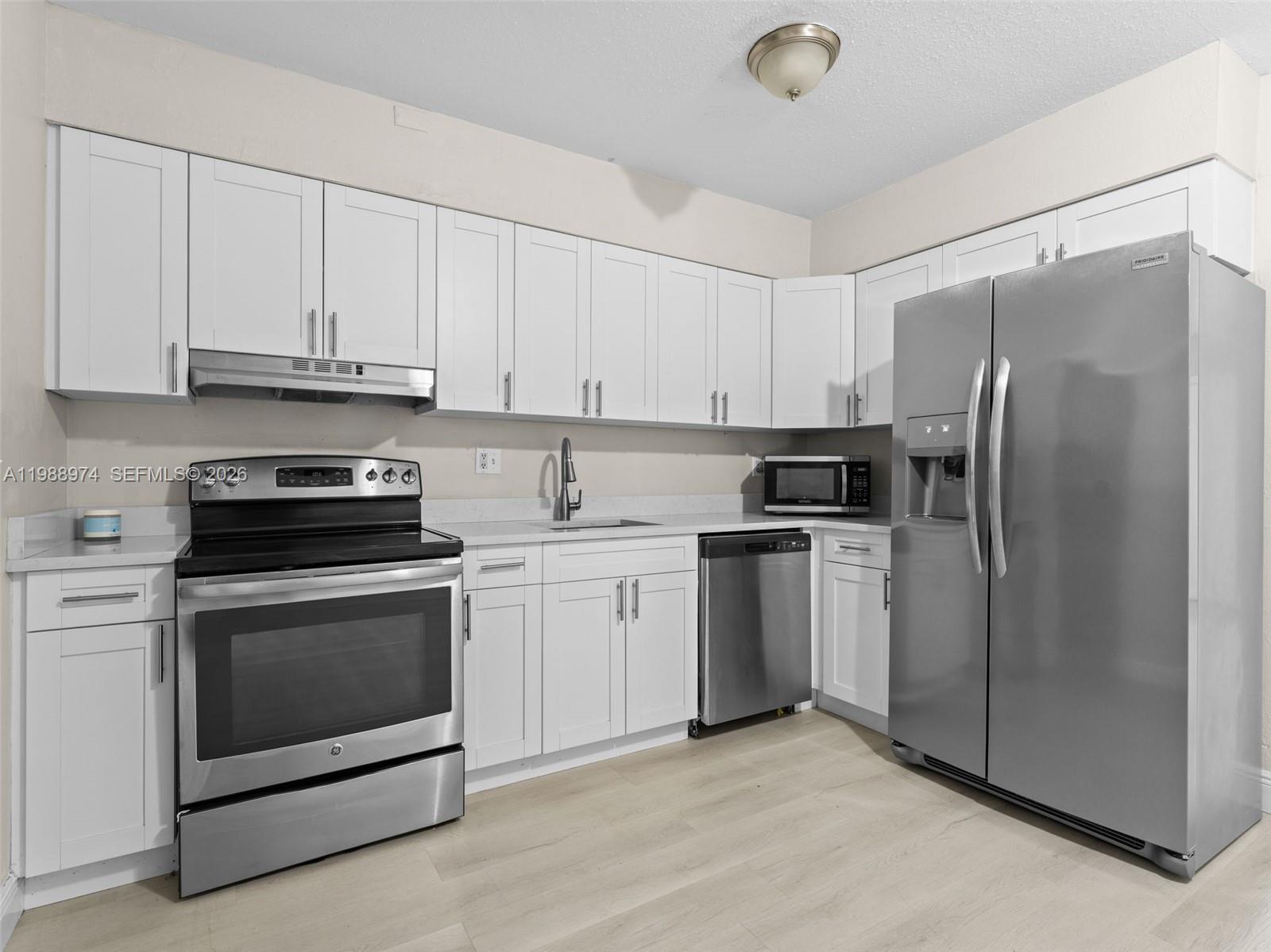 SUNRISE GOLF VILLAGE SEC - Residential Lease