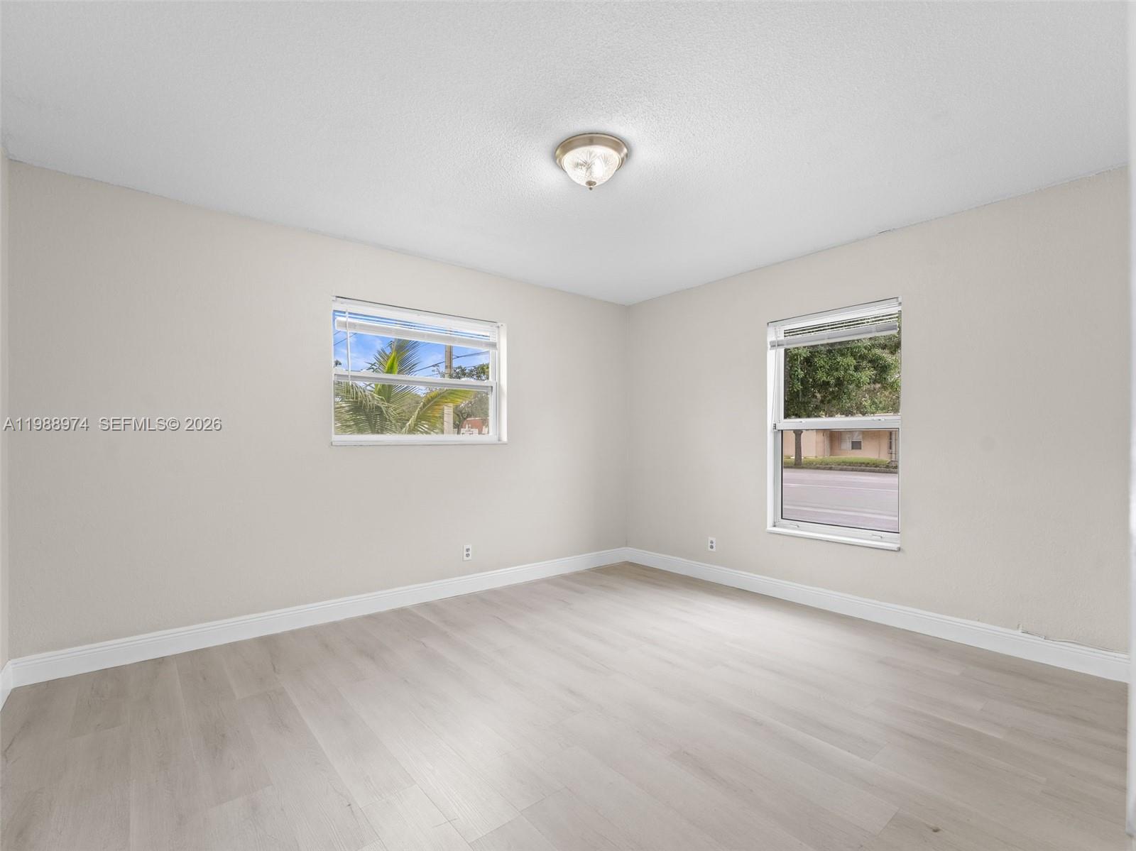 SUNRISE GOLF VILLAGE SEC - Residential Lease