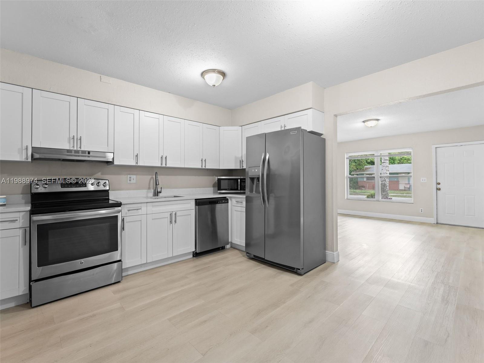 SUNRISE GOLF VILLAGE SEC - Residential Lease