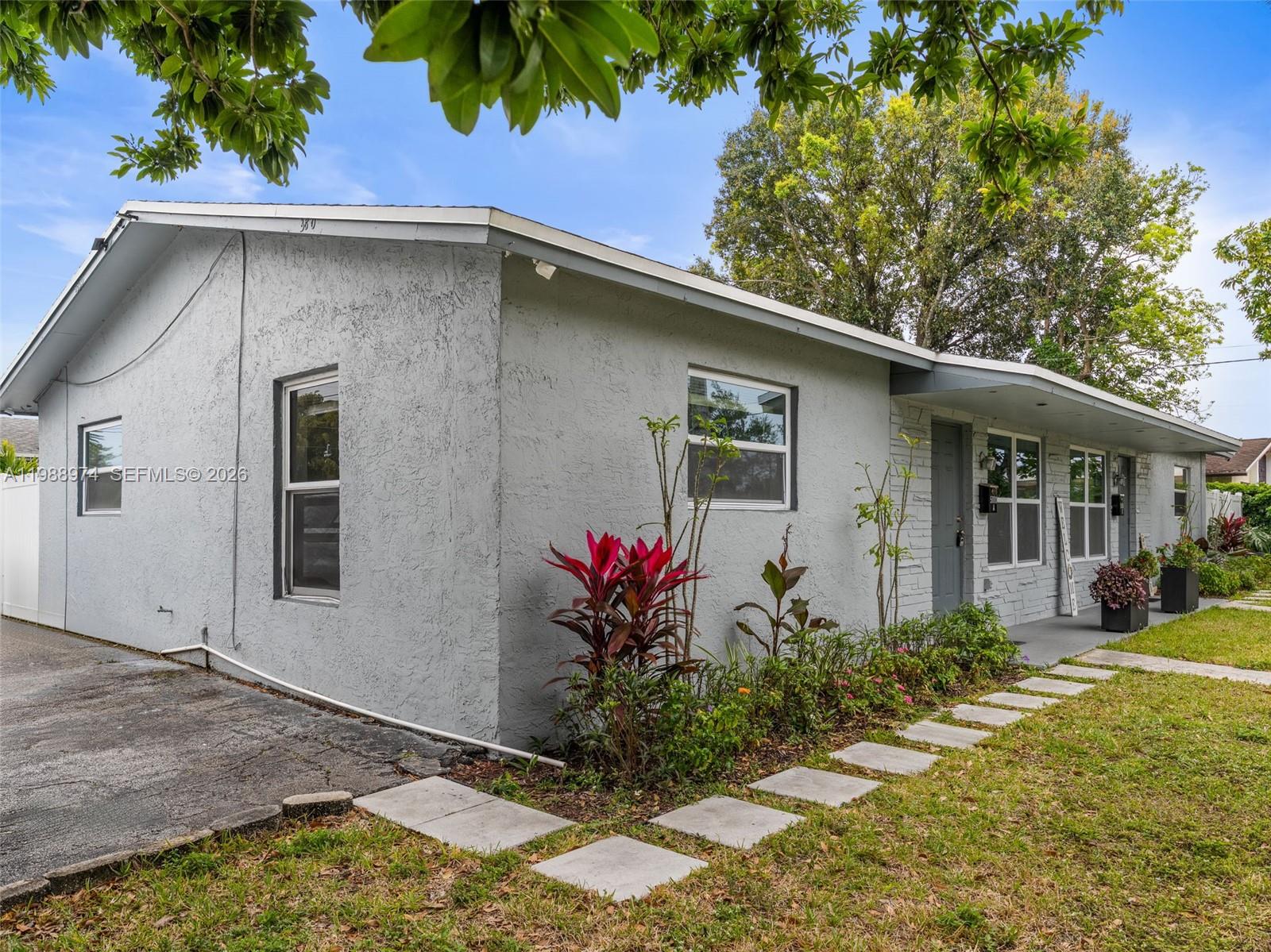 SUNRISE GOLF VILLAGE SEC - Residential Lease