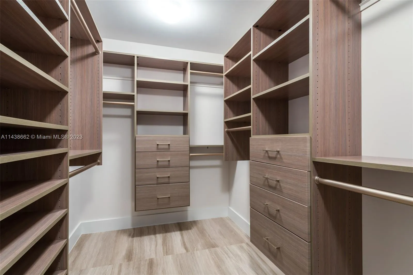 Miami, Florida 33137, United States, 2 Bedrooms Bedrooms, ,3 BathroomsBathrooms,Residential,Active,71088