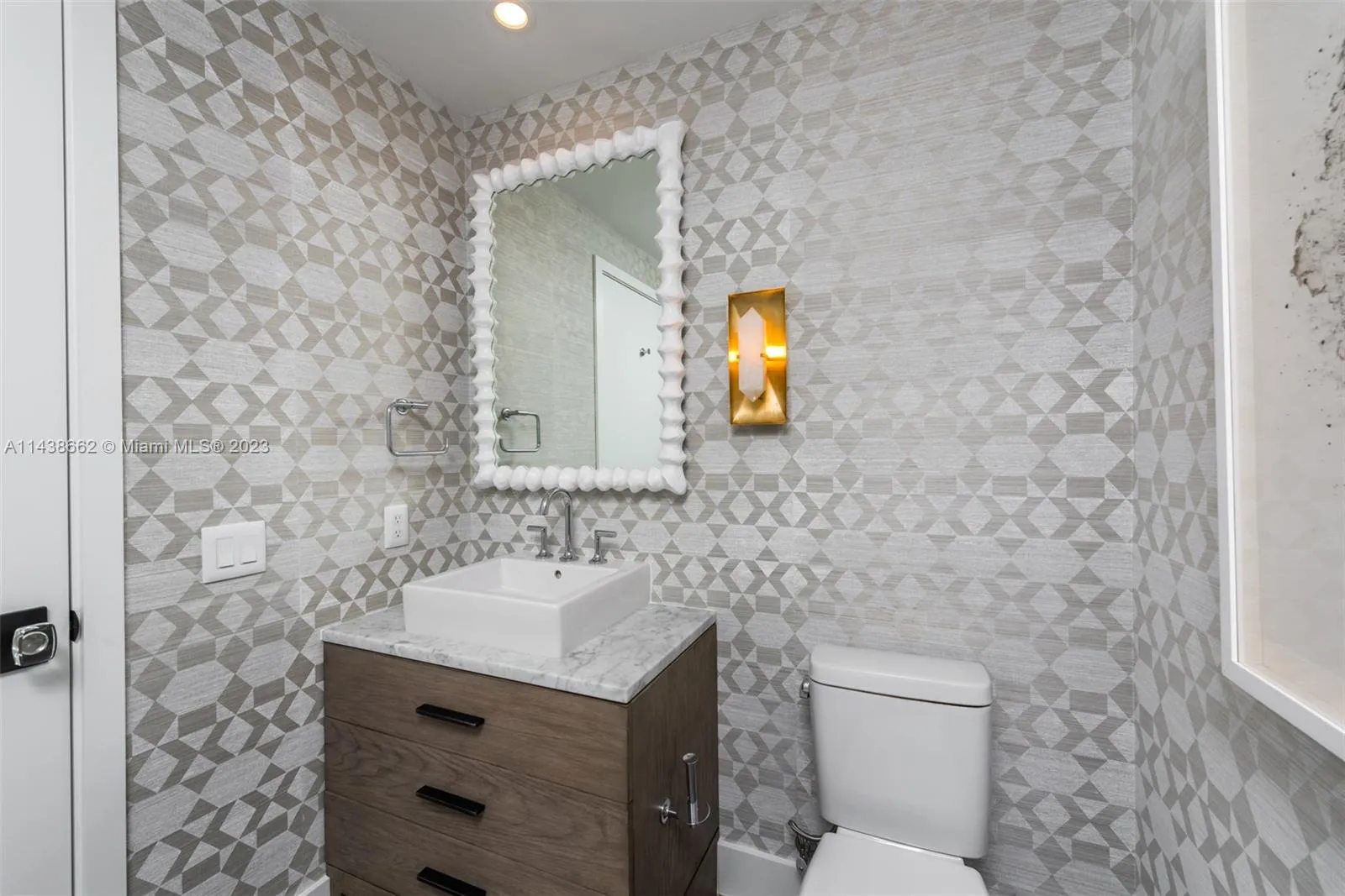 Miami, Florida 33137, United States, 2 Bedrooms Bedrooms, ,3 BathroomsBathrooms,Residential,Active,71088