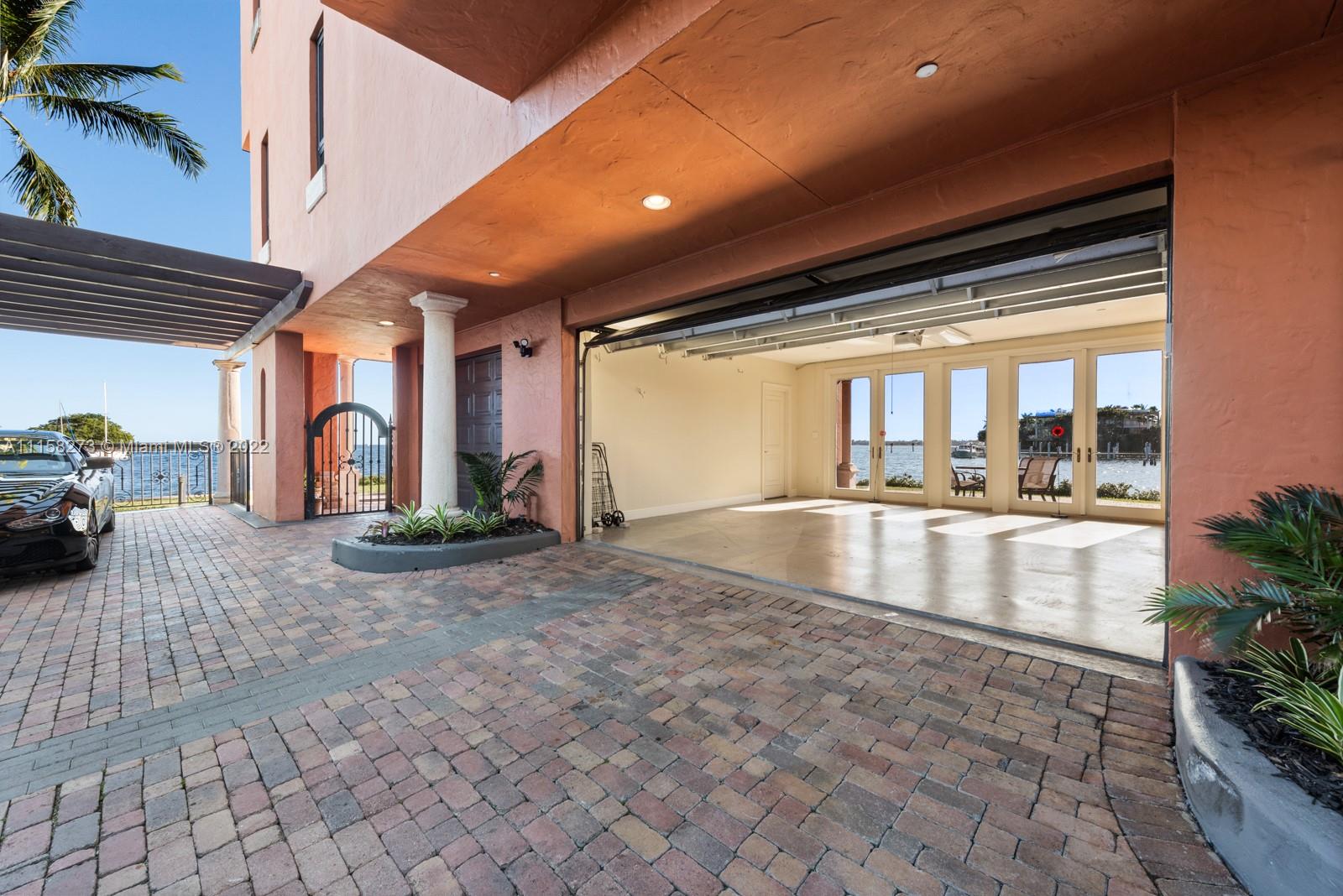 CLOISTERS ON THE BAY COND - Residential