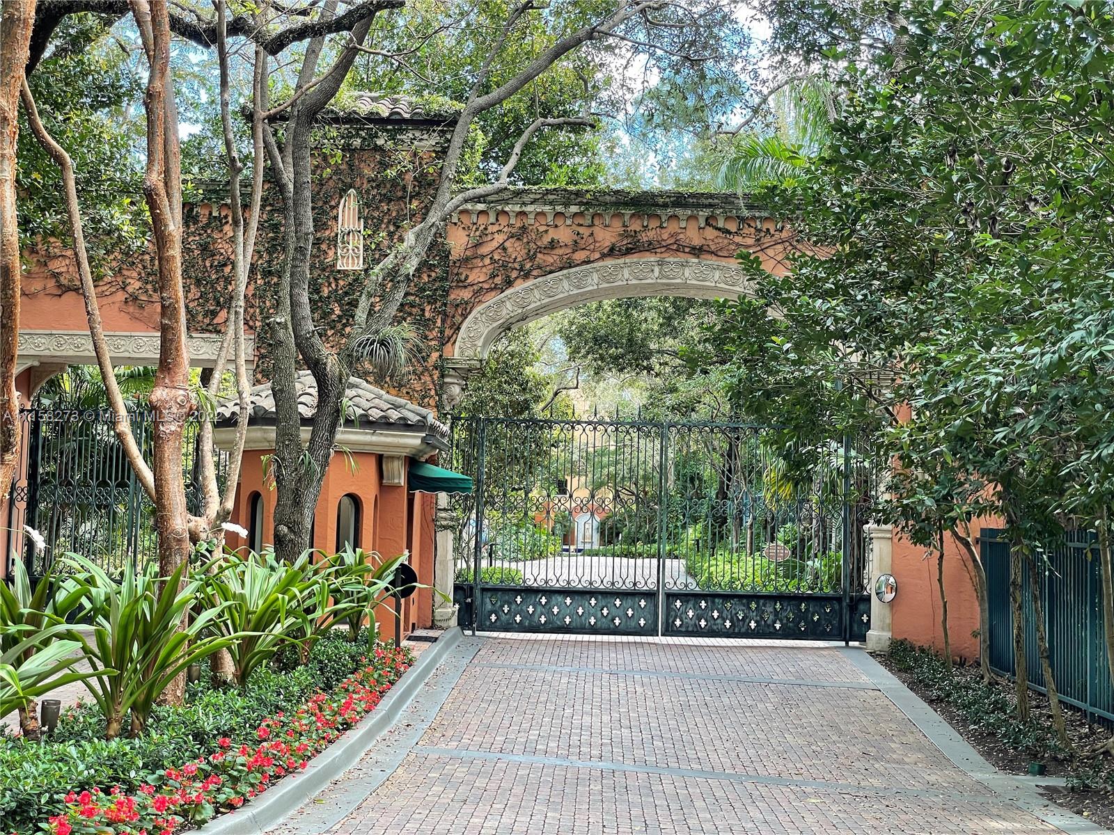 CLOISTERS ON THE BAY COND - Residential