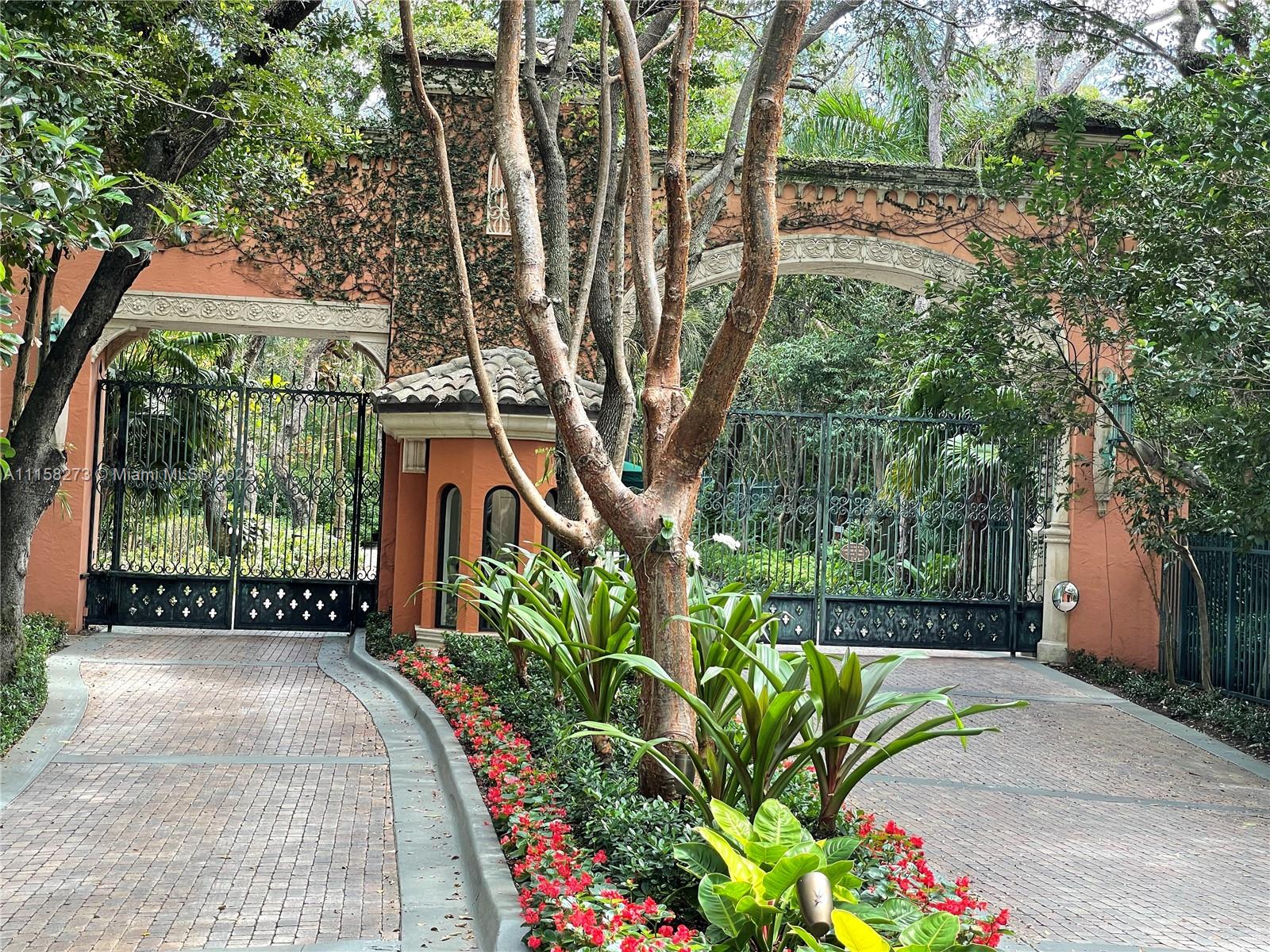 CLOISTERS ON THE BAY COND - Residential