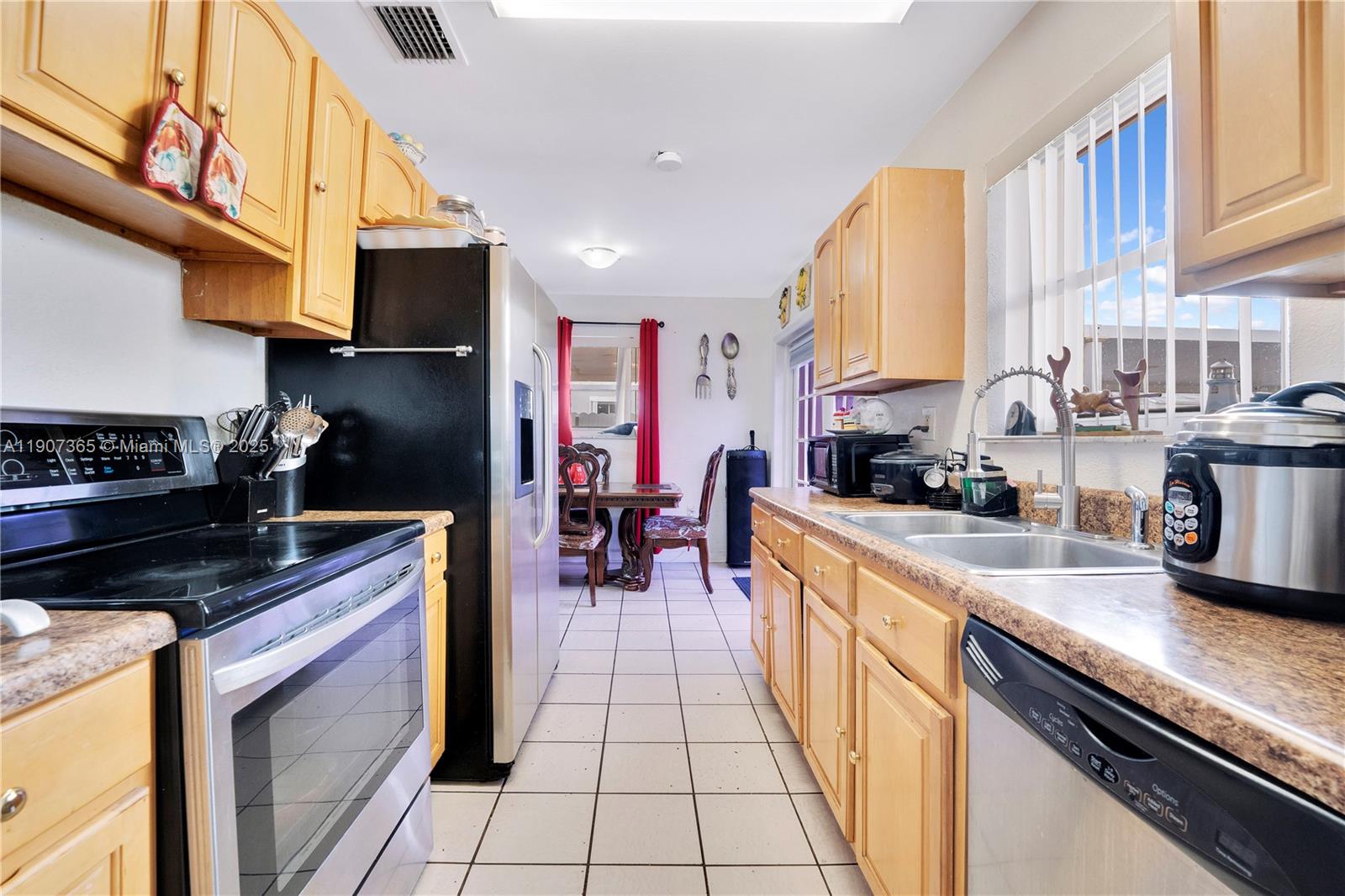 LOS ANGELES ESTATES SEC 2 - Residential