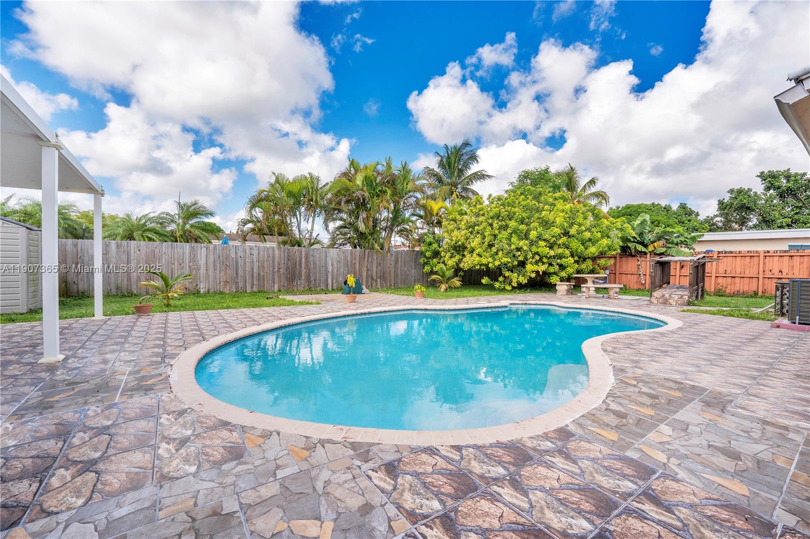 LOS ANGELES ESTATES SEC 2 - Residential