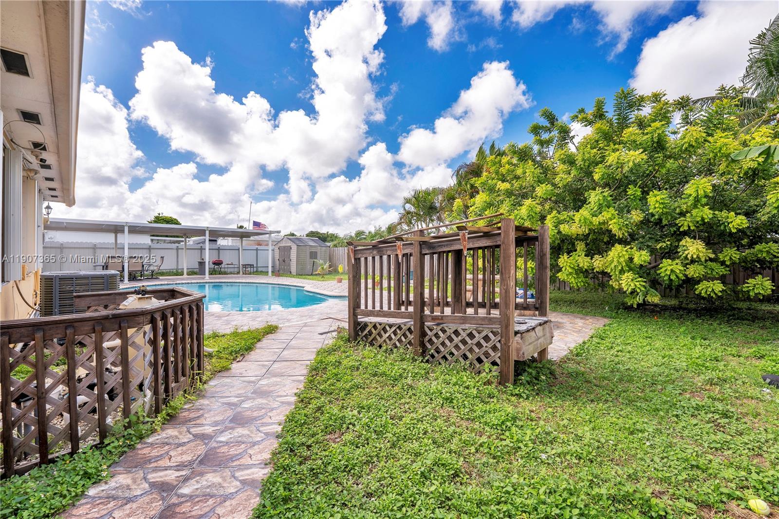 LOS ANGELES ESTATES SEC 2 - Residential