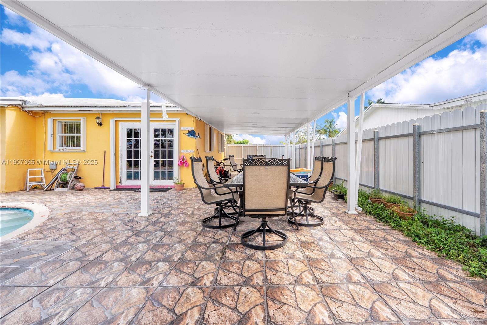 LOS ANGELES ESTATES SEC 2 - Residential