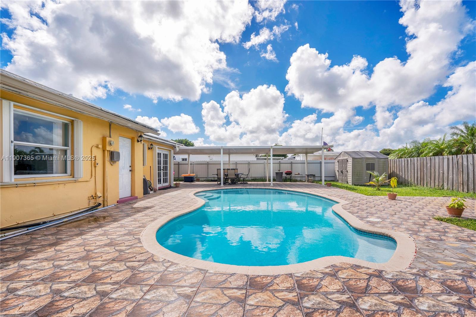 LOS ANGELES ESTATES SEC 2 - Residential