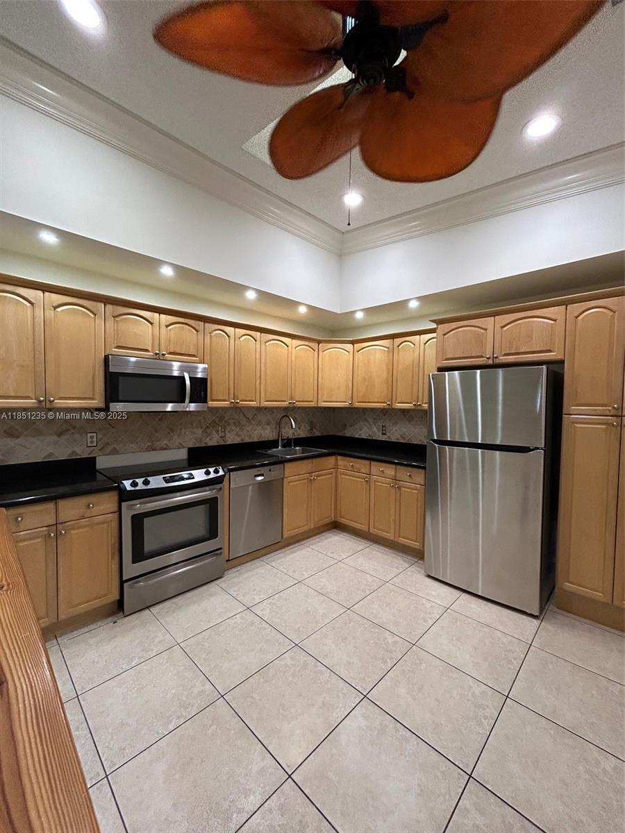 THORNHILL GLEN - Residential Lease