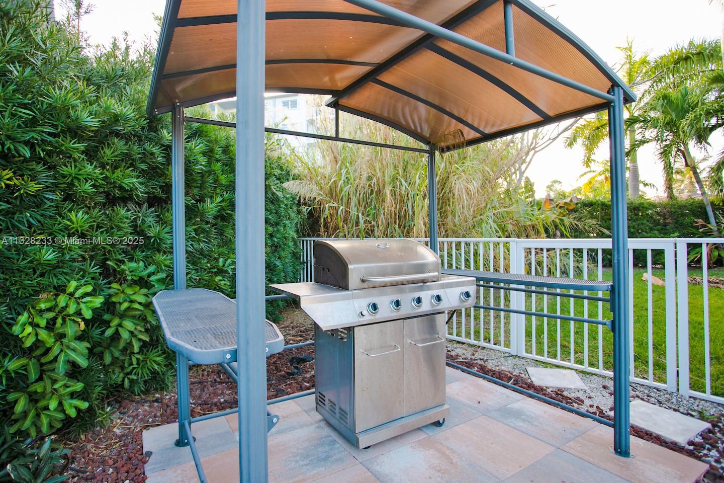 HOLLYWOOD - Residential Lease