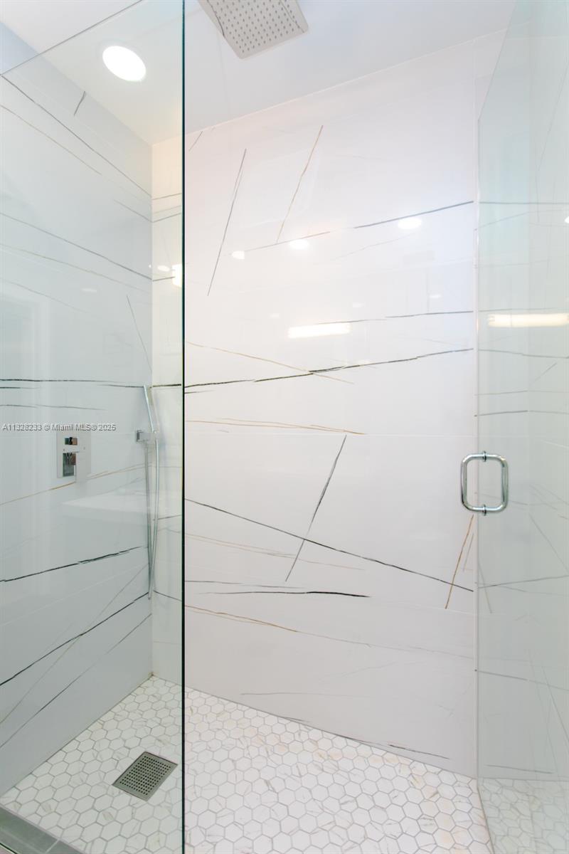 HOLLYWOOD - Residential Lease