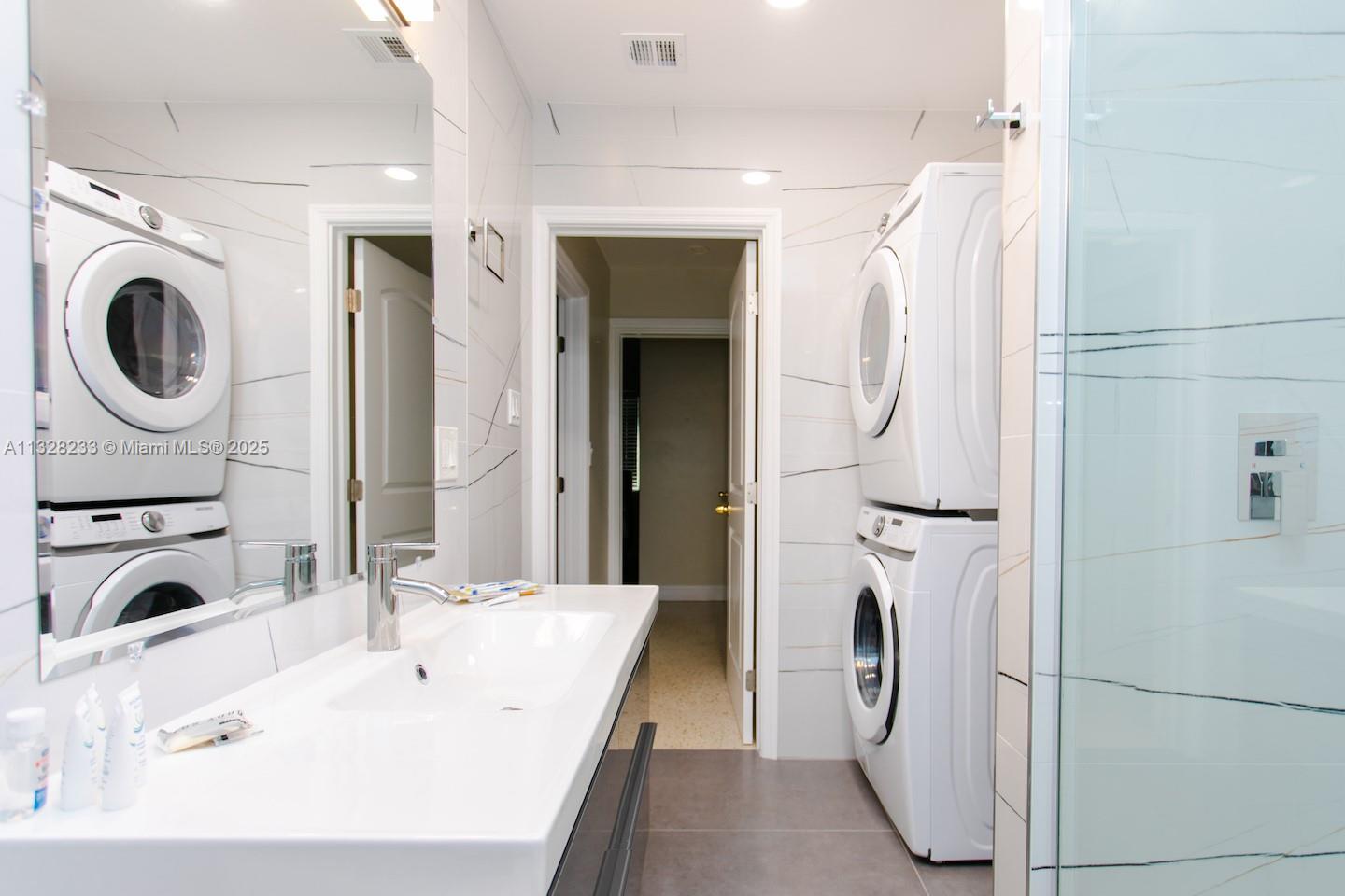 HOLLYWOOD - Residential Lease