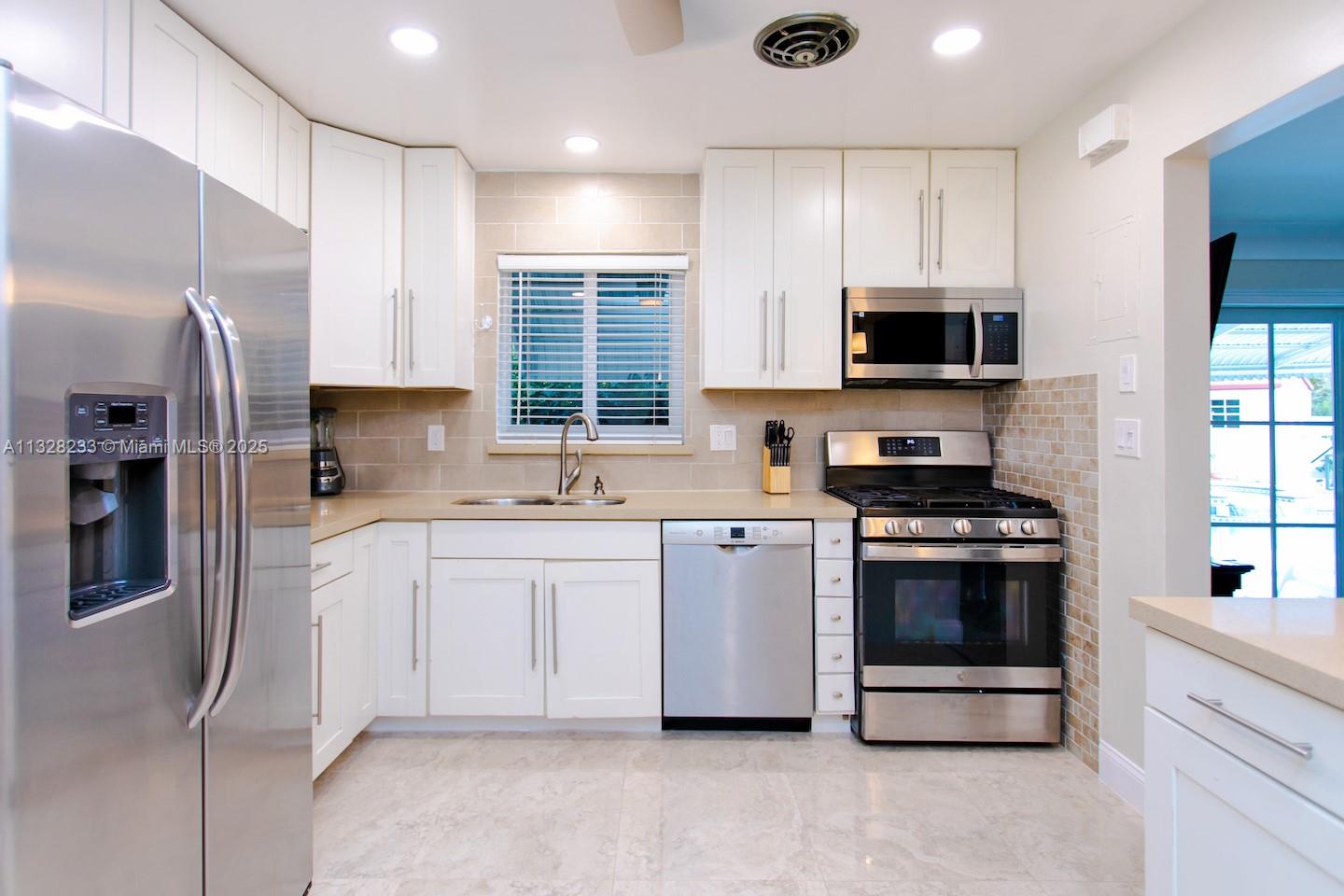 HOLLYWOOD - Residential Lease