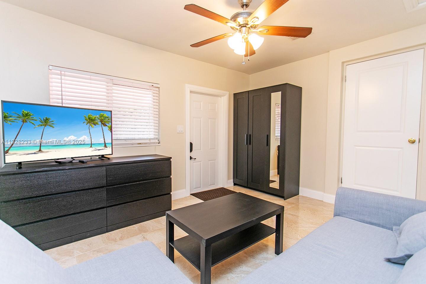 HOLLYWOOD - Residential Lease