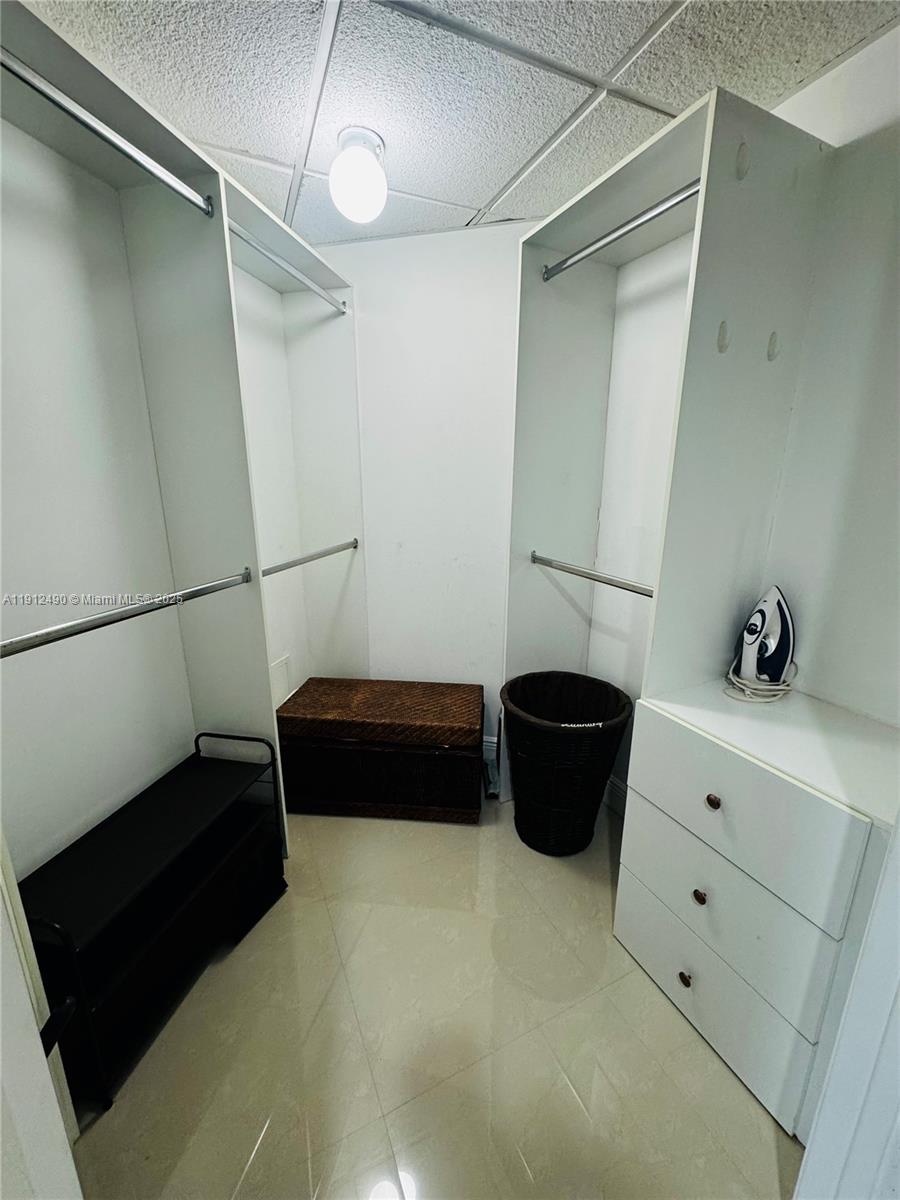 ICONBRICKELL CONDO NO 1 - Residential