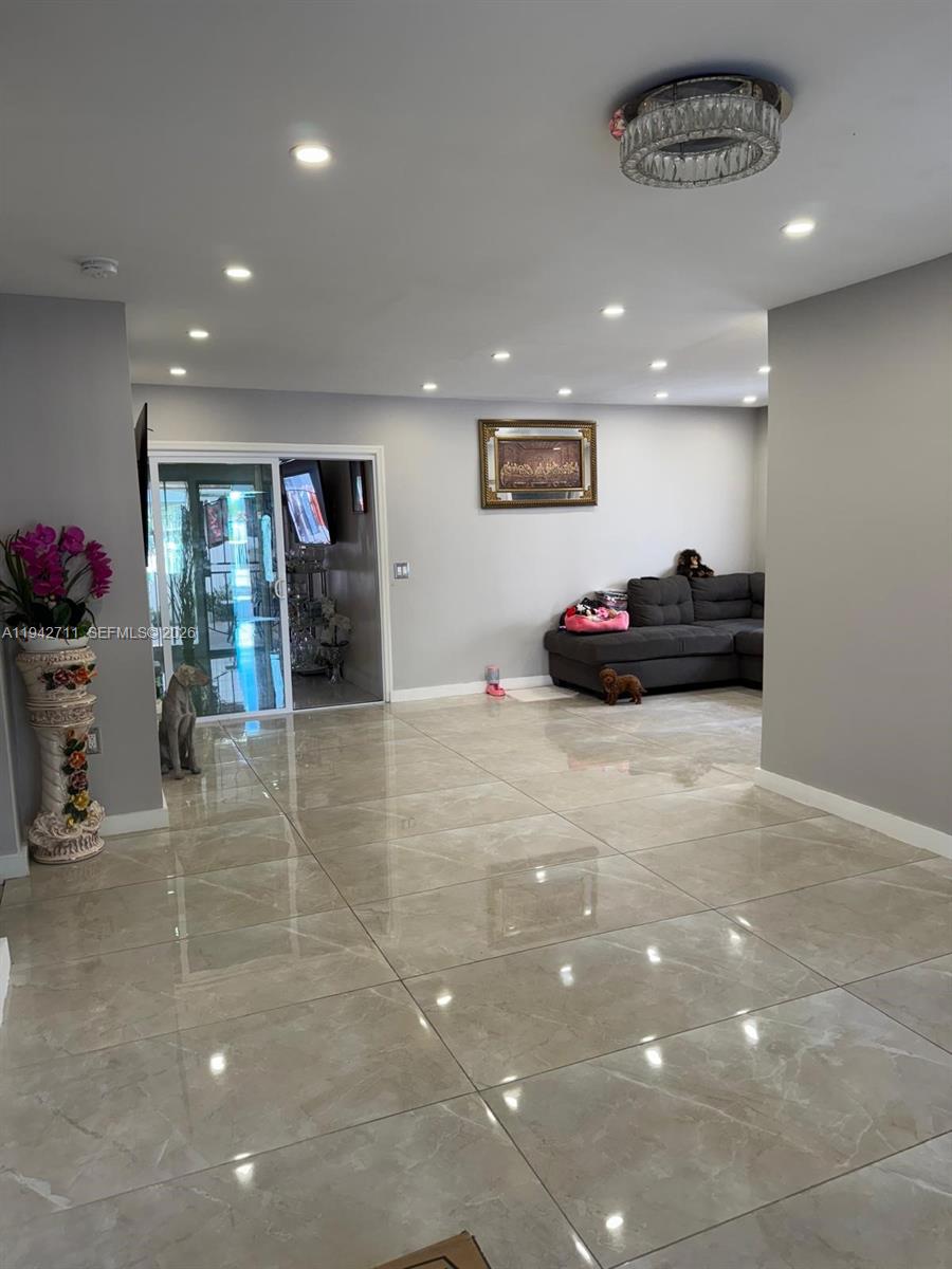 EVERGLADES AVE HTS ADDN - Residential