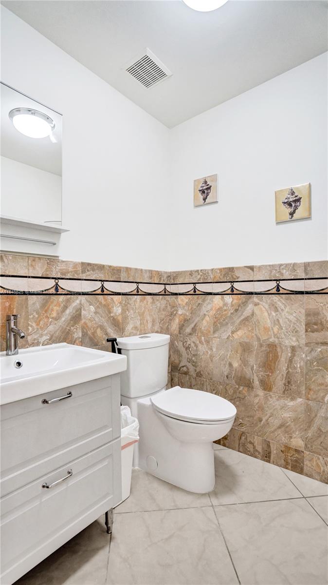 HAWKES BLUFF - Residential Lease