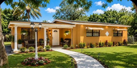 Photo of 1536 NW 15th Avenue, Fort Lauderdale, FL 33311 (MLS # A12063461)