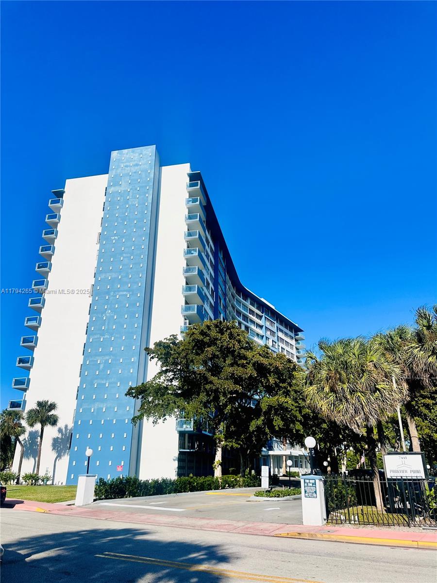 Rental Property at 7441 Wayne Ave 2G, Miami Beach, Miami-Dade County, Florida - Bedrooms: 2 
Bathrooms: 2  - $2,800 MO.