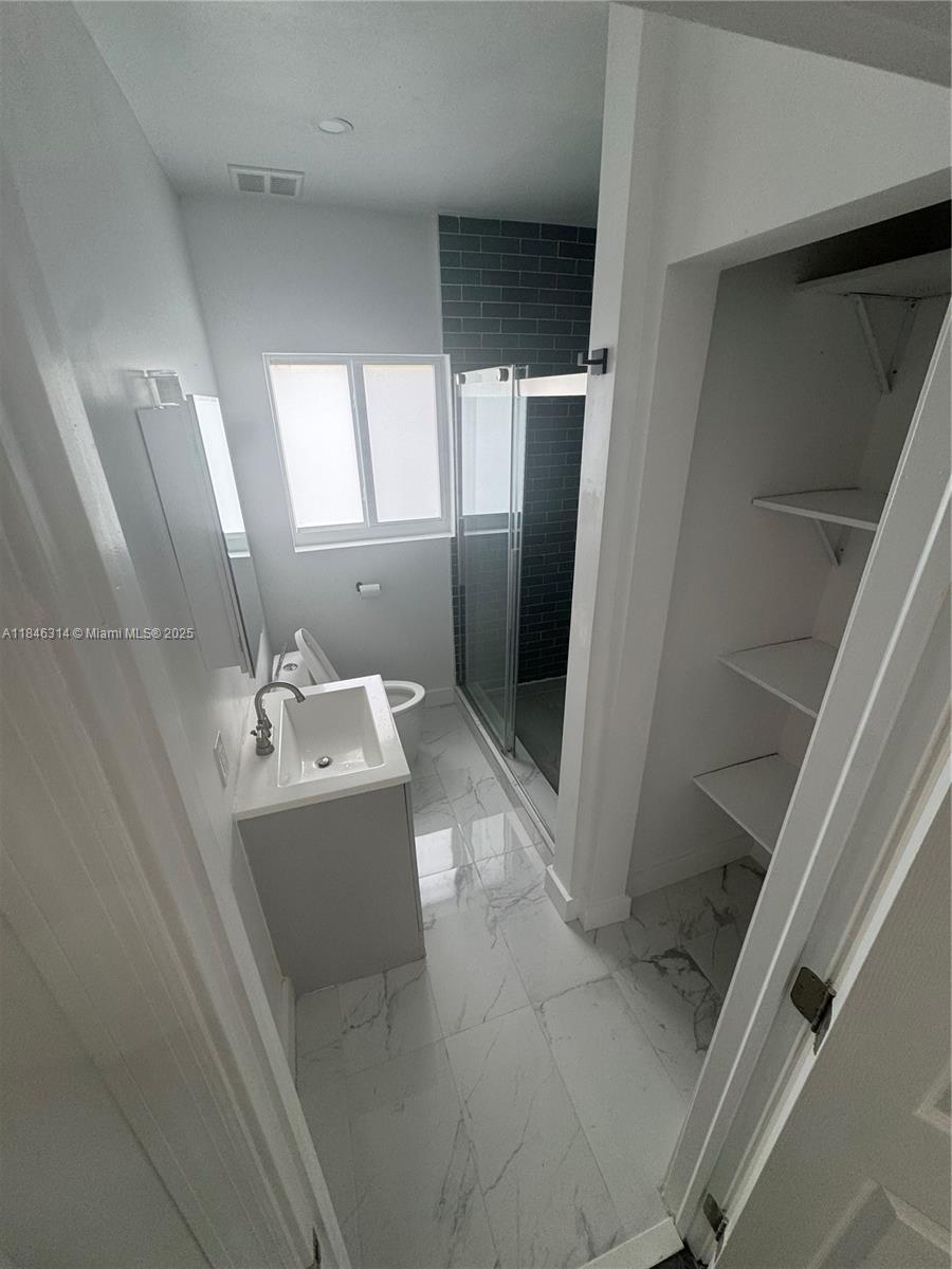 CROISSANT PARK - Residential Lease