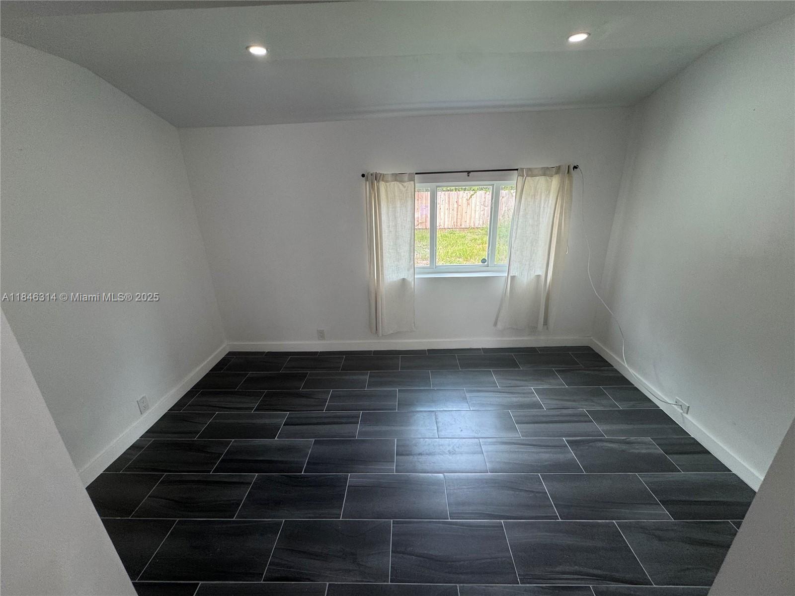 CROISSANT PARK - Residential Lease