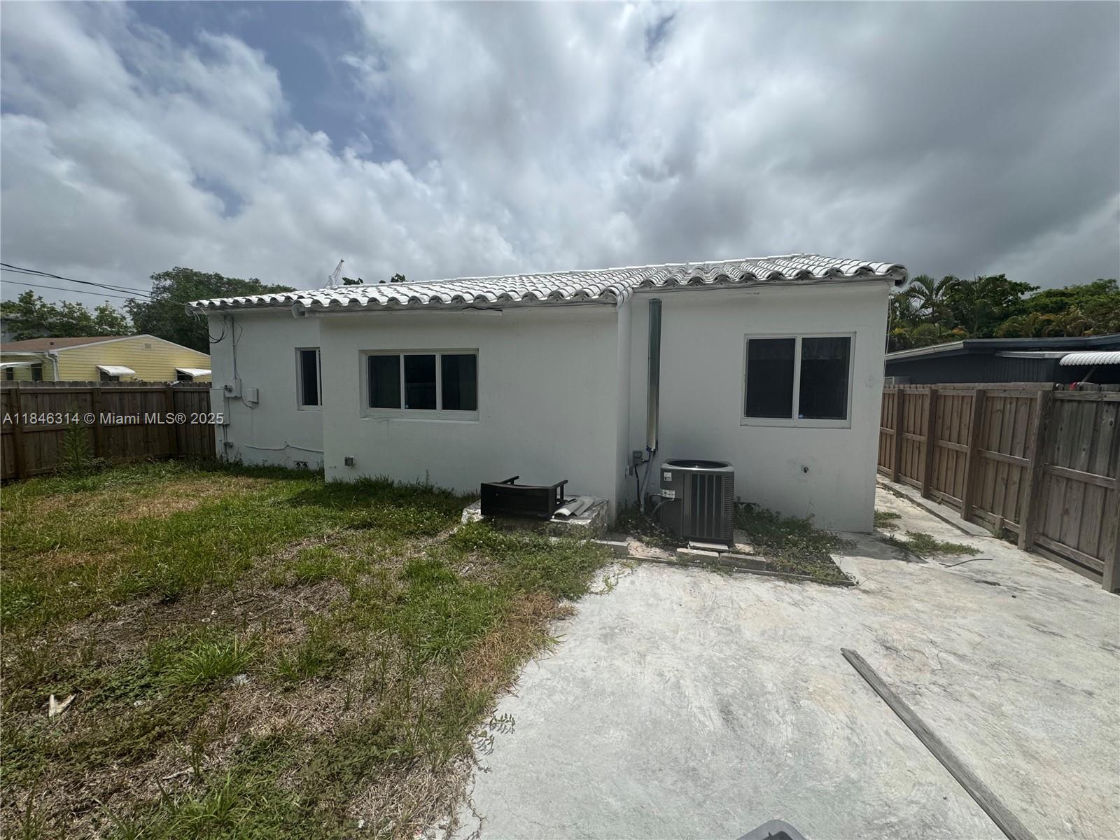 CROISSANT PARK - Residential Lease