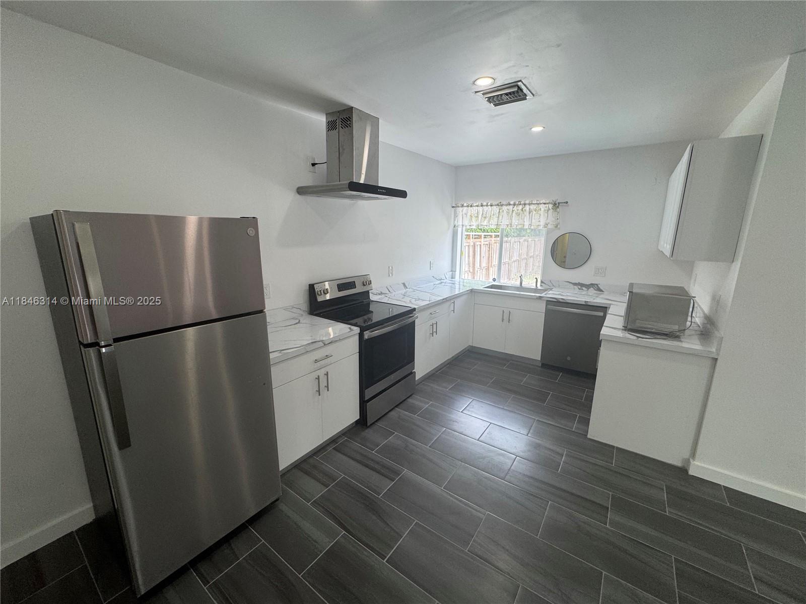 CROISSANT PARK - Residential Lease