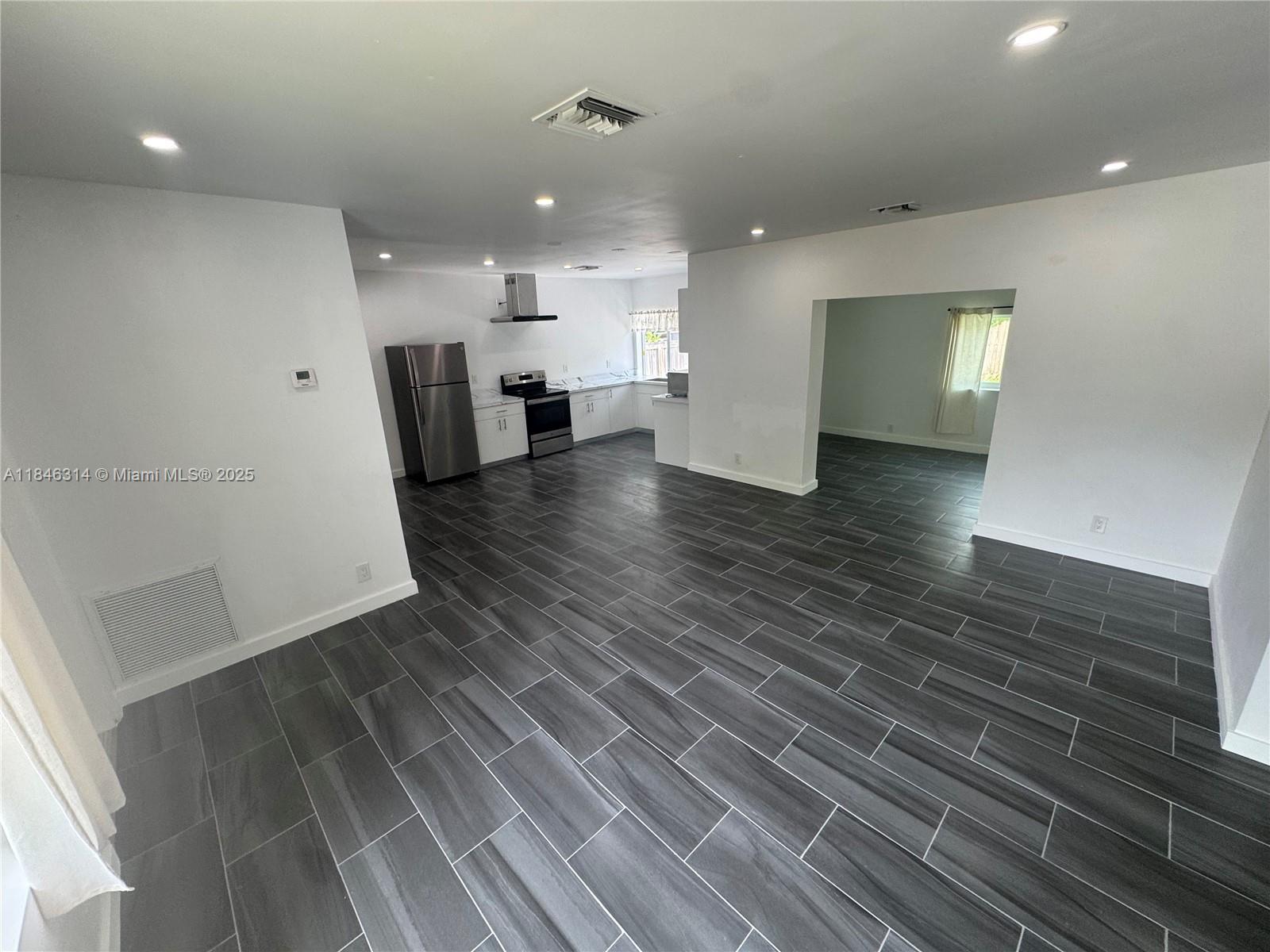 CROISSANT PARK - Residential Lease