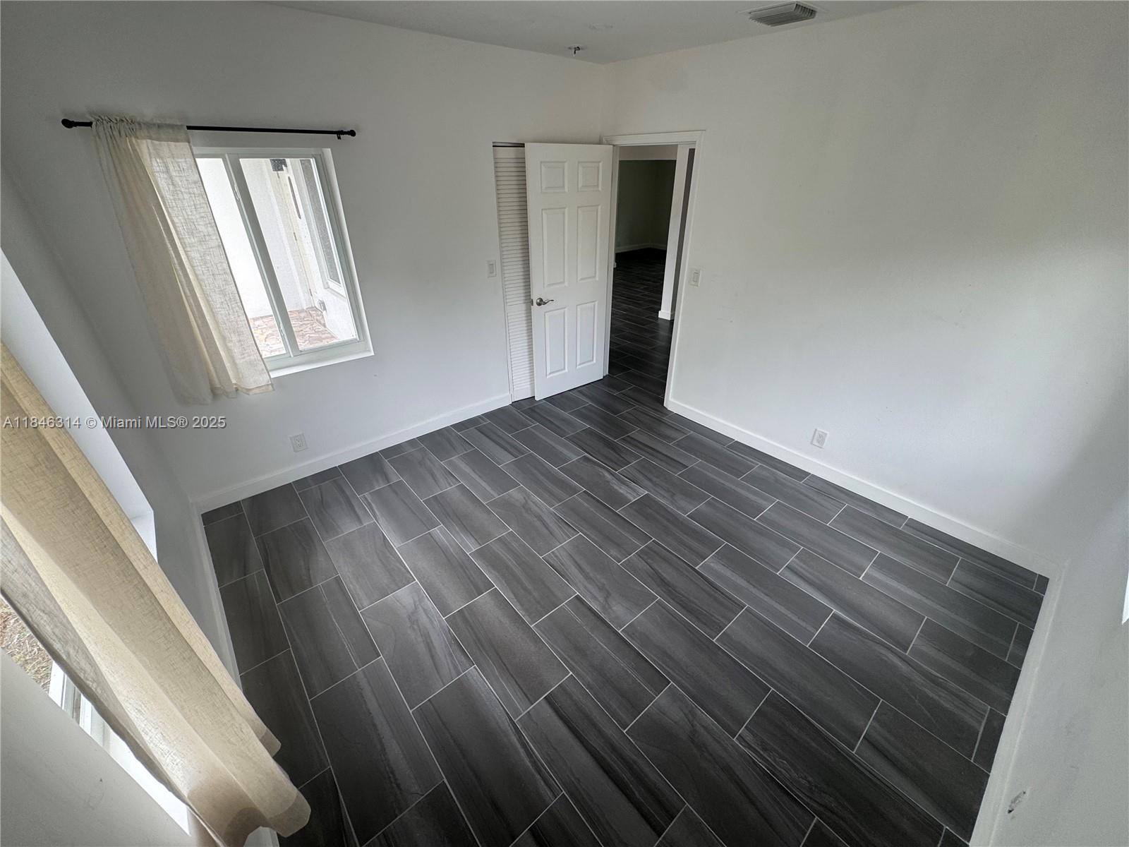 CROISSANT PARK - Residential Lease