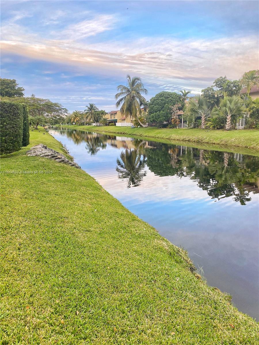 KENDALL ACRES CONDO BLDG - Residential