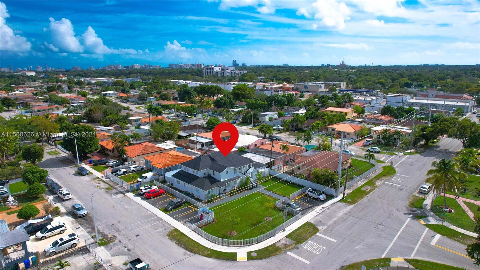 Main image without alt text