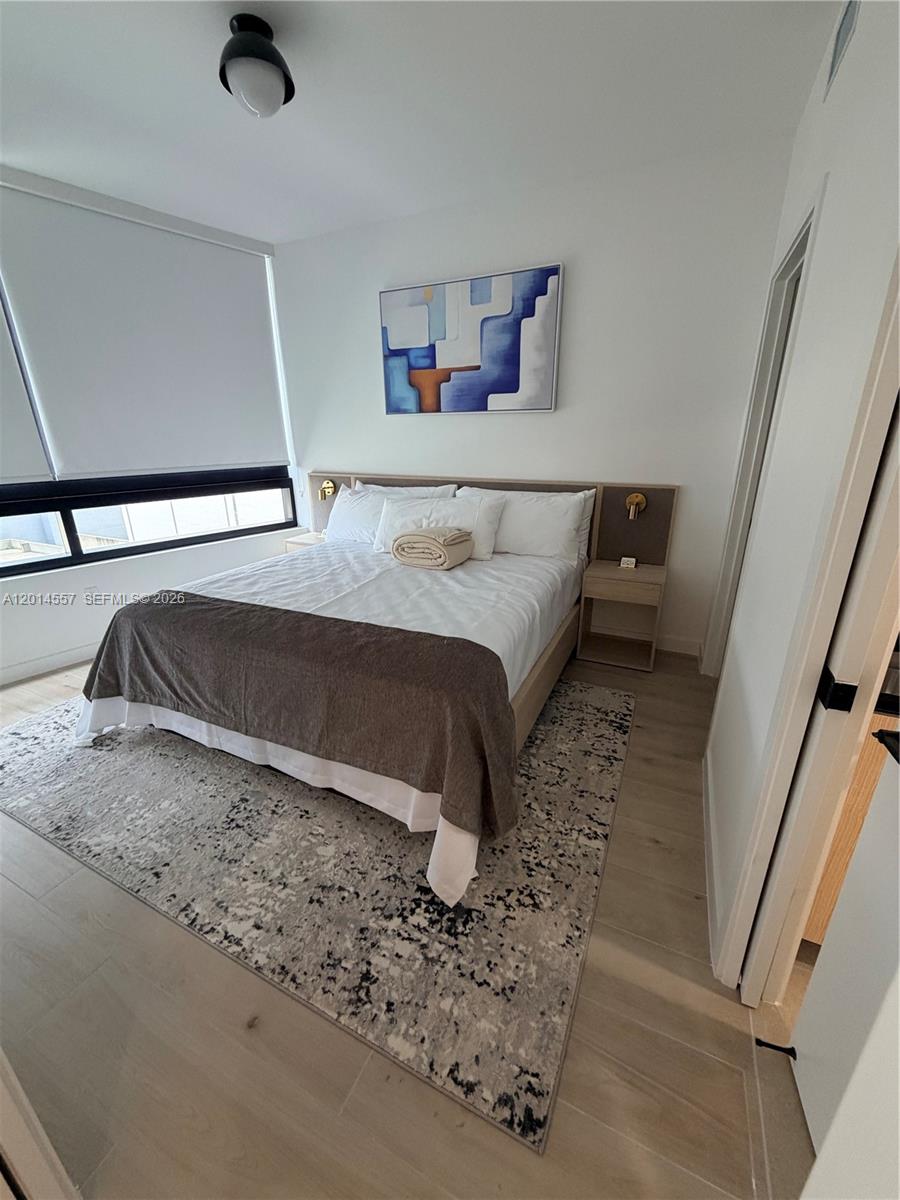 225 N Miami av 907