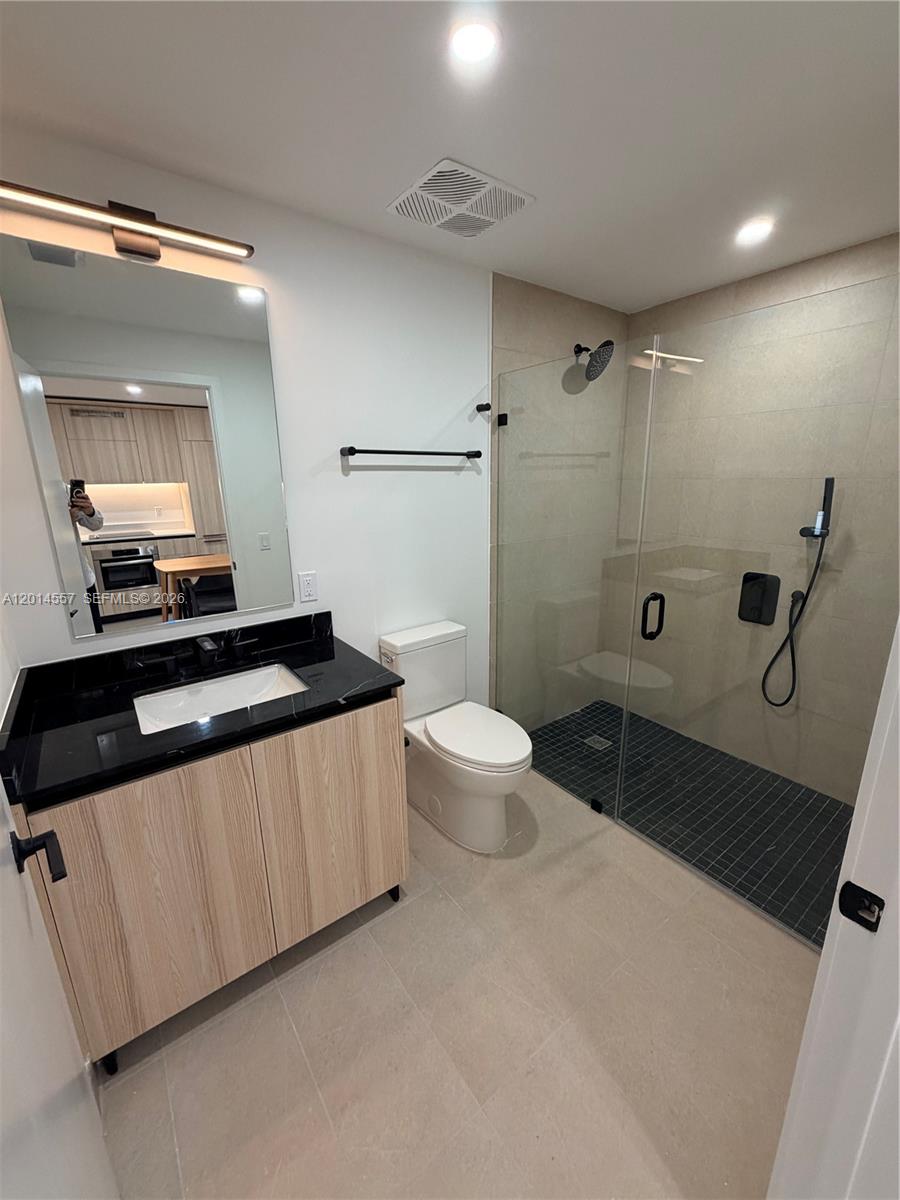 225 N Miami av 907