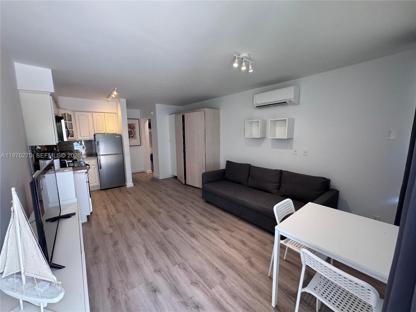 FRENCH LEAVE WEST CONDO - Residential