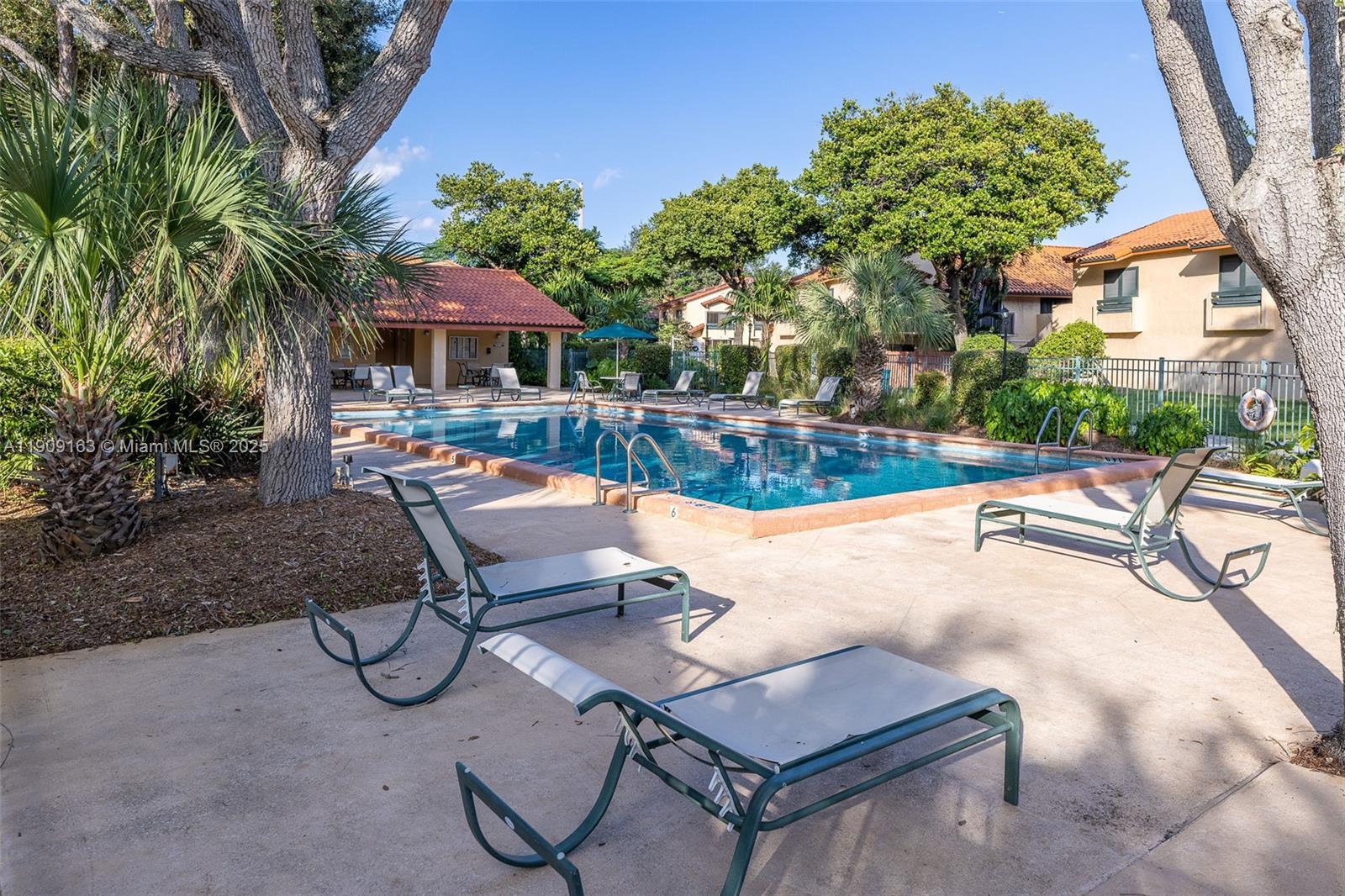 DADELAND COVE SEC 1 - Residential