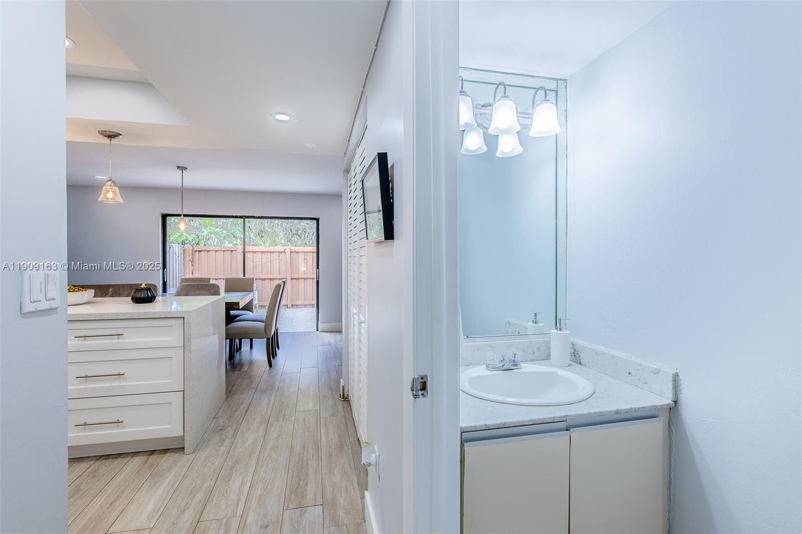 DADELAND COVE SEC 1 - Residential