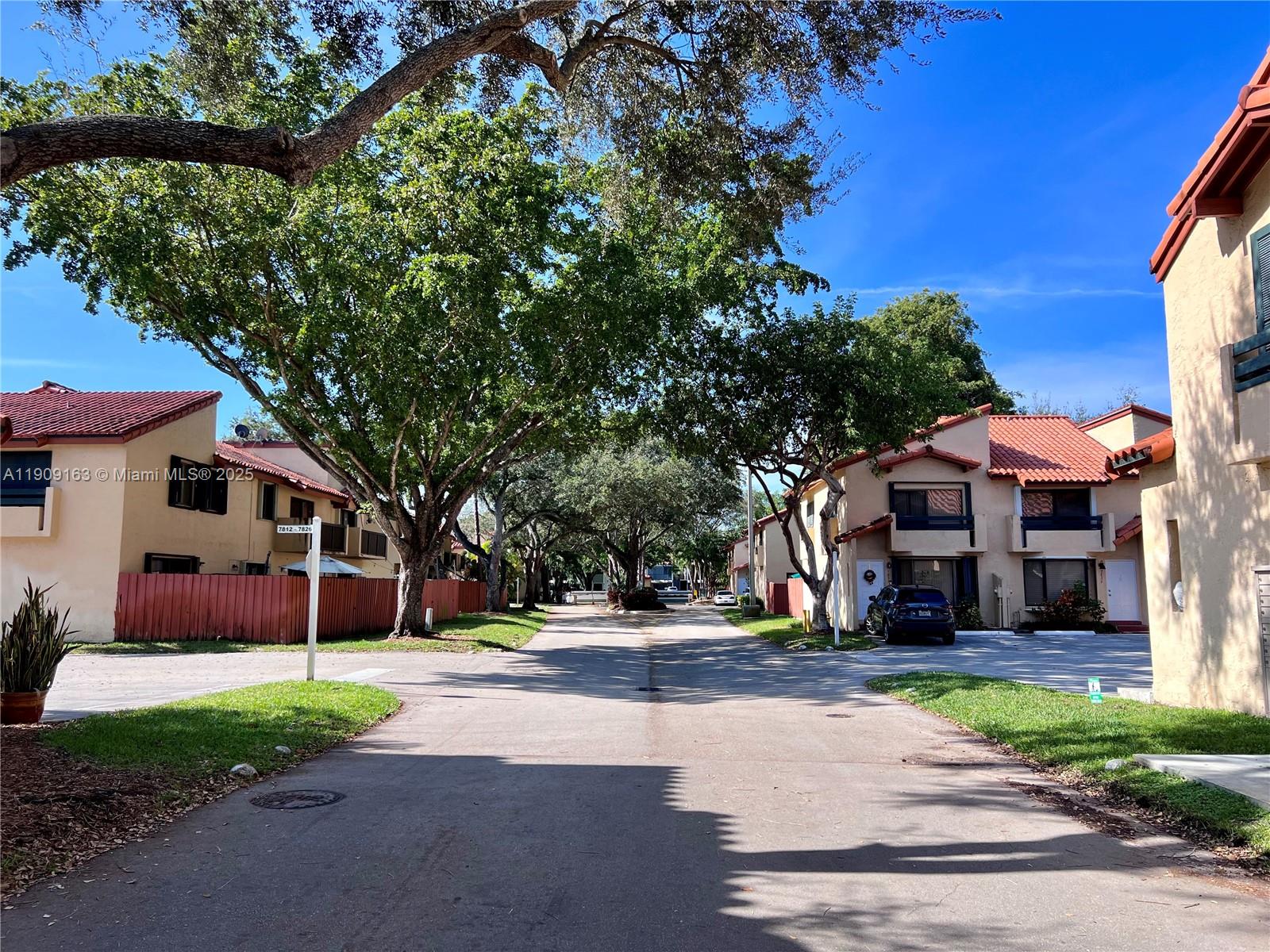 DADELAND COVE SEC 1 - Residential