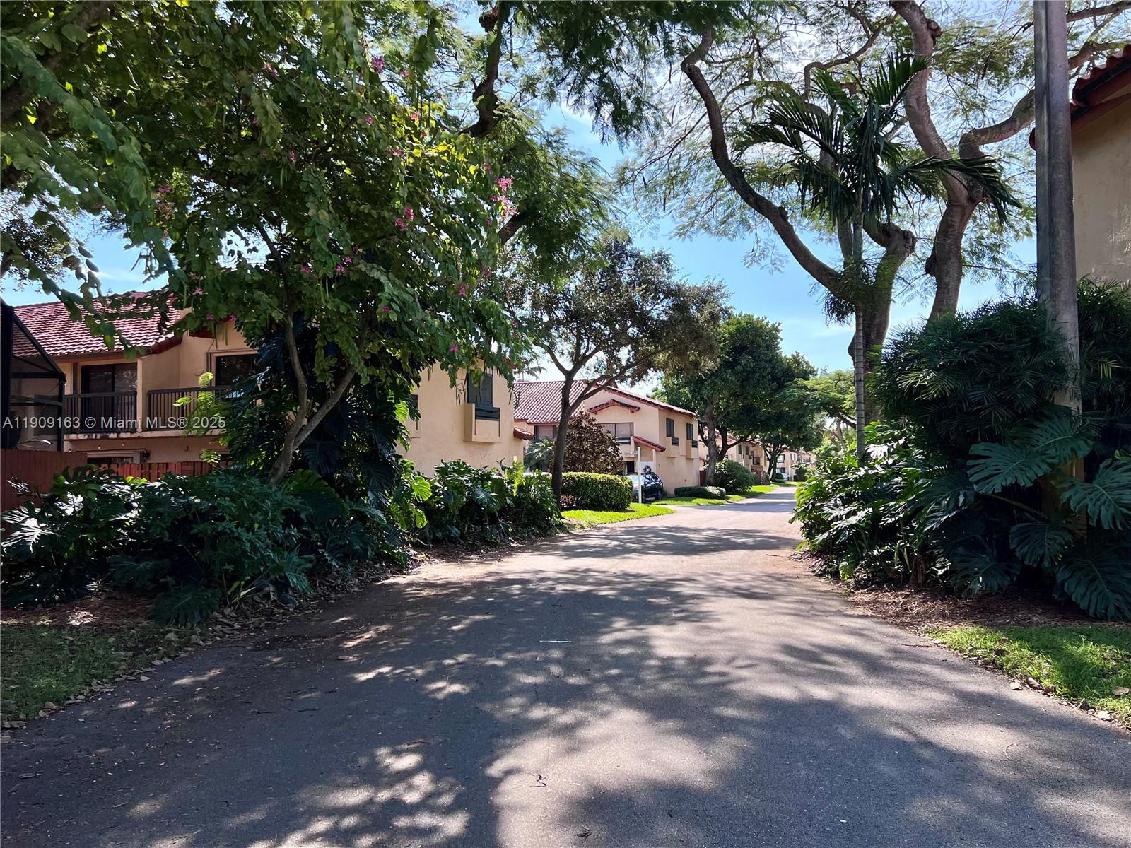 DADELAND COVE SEC 1 - Residential