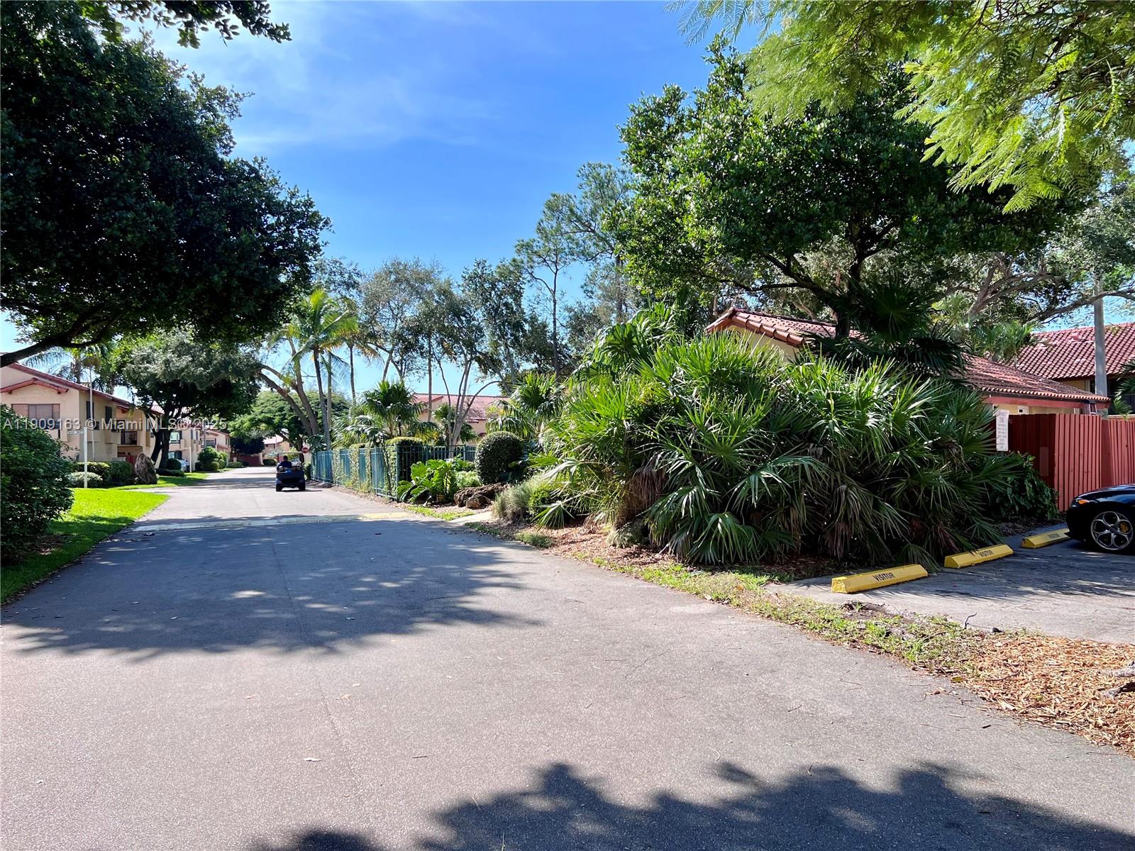 DADELAND COVE SEC 1 - Residential