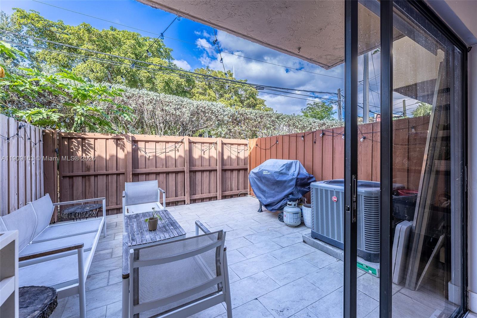 DADELAND COVE SEC 1 - Residential