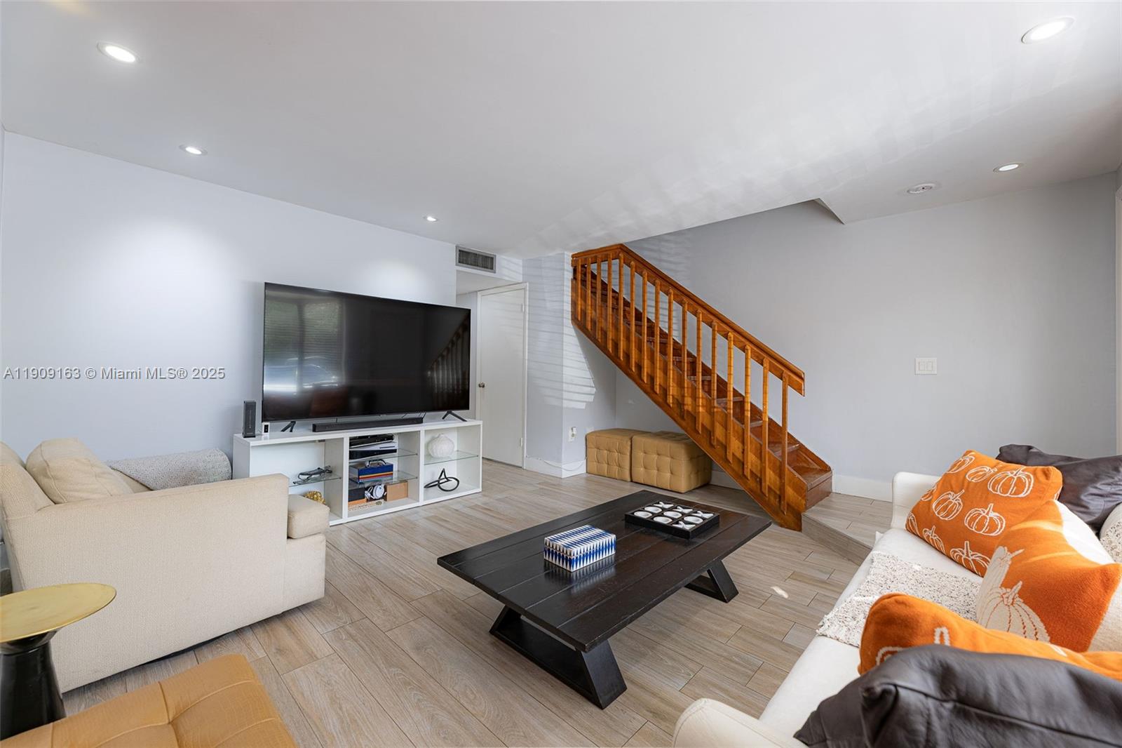 DADELAND COVE SEC 1 - Residential