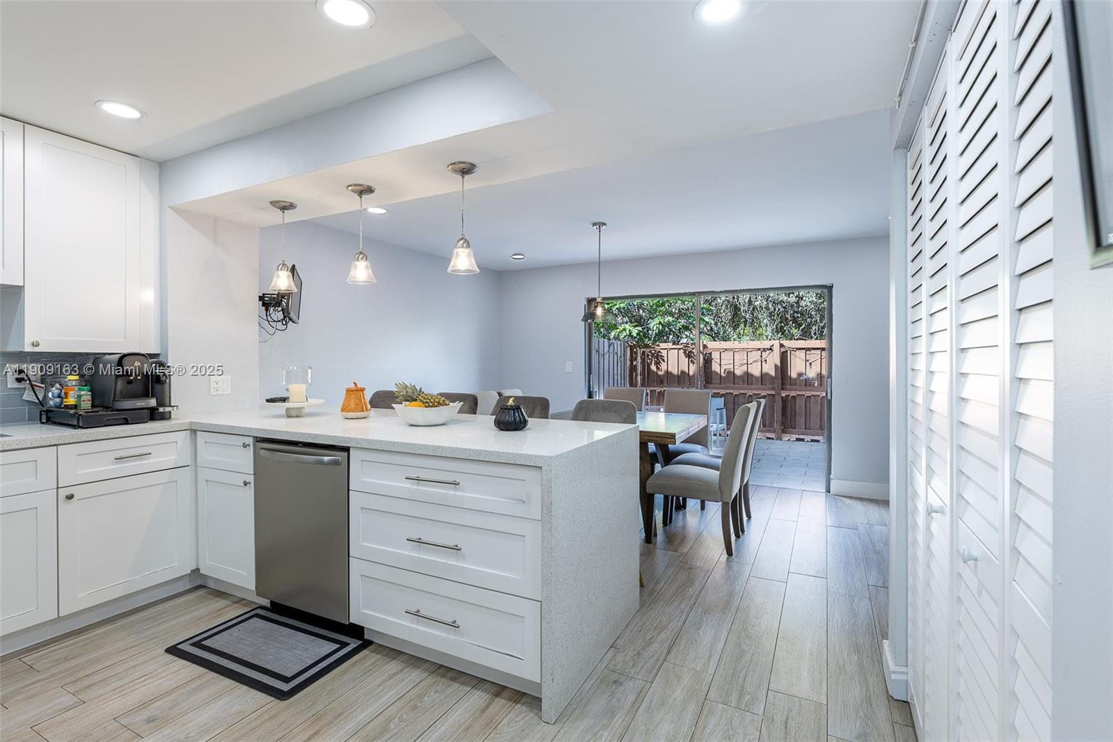 DADELAND COVE SEC 1 - Residential