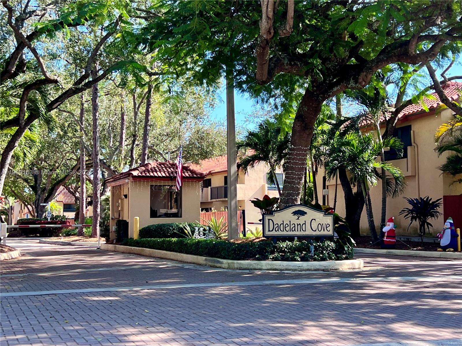 DADELAND COVE SEC 1 - Residential