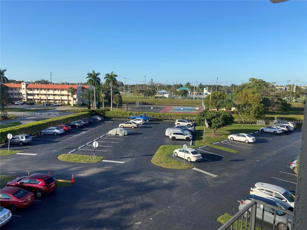 Photo of 7502 NW 30th Pl #417, Sunrise, FL 33313 (MLS # A12022951)