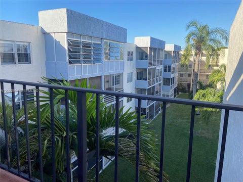 Photo of 7502 NW 30th Pl #417, Sunrise, FL 33313 (MLS # A12022951)