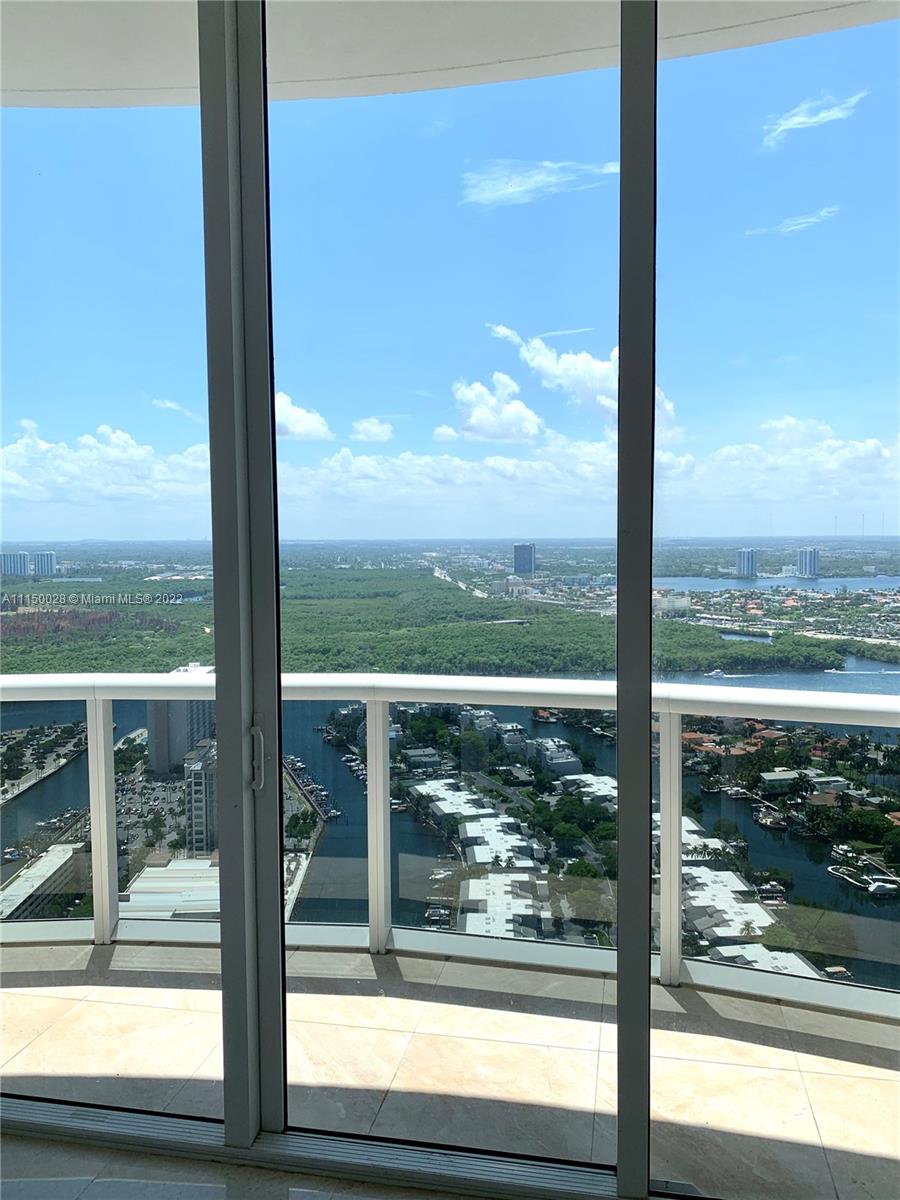 TDR TOWER I CONDO - Residential