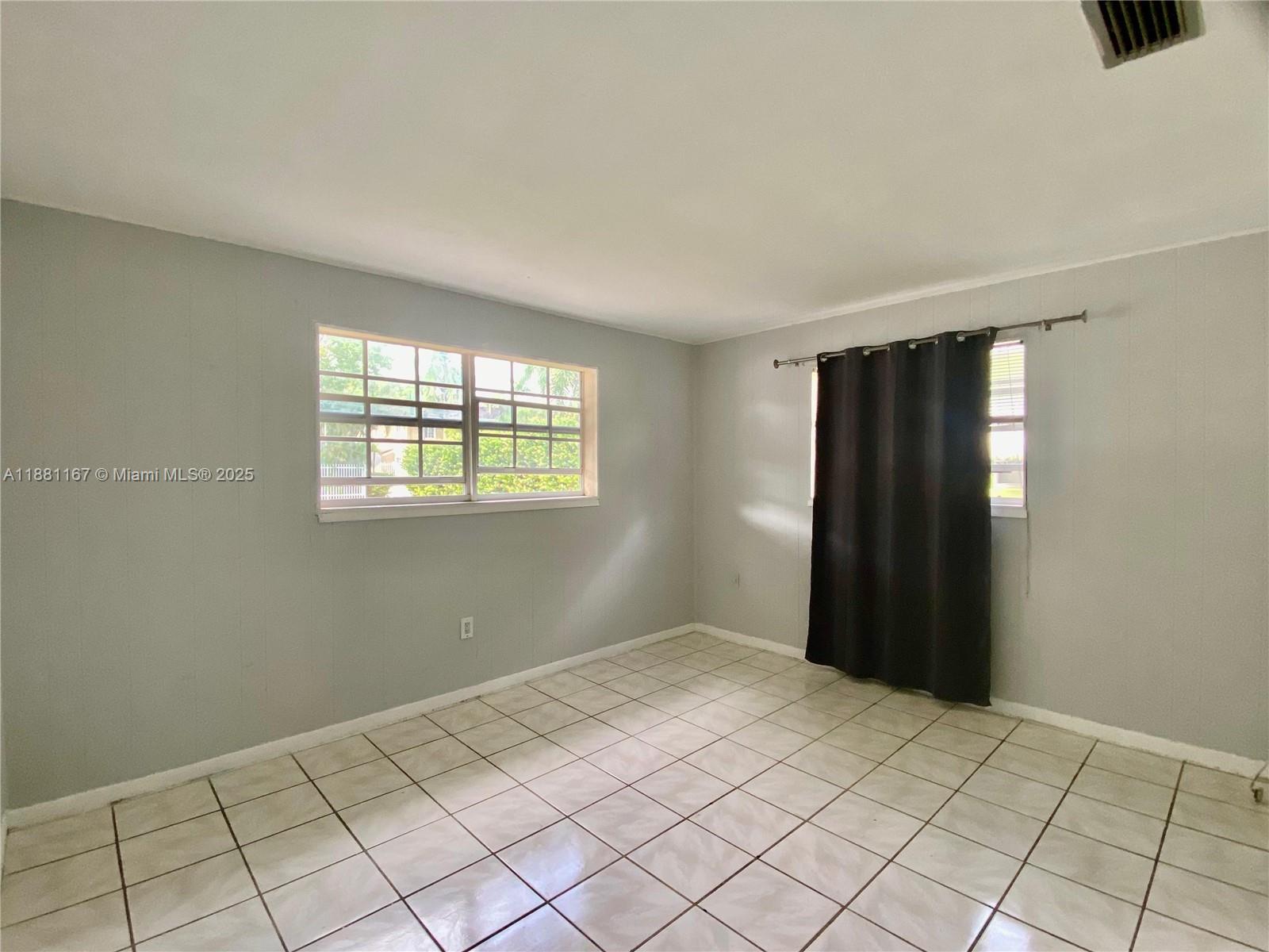 HOLLYWOOD HILLS - Residential Lease