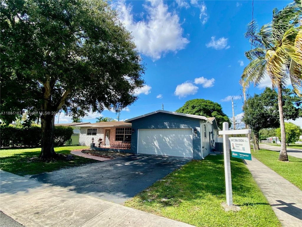 Photo of 4801 Washington St, Hollywood, FL 33021 (MLS # A11881167)